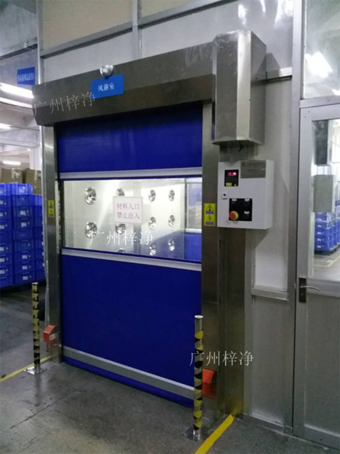  風(fēng)淋室選用什么樣快速卷簾門比較好？